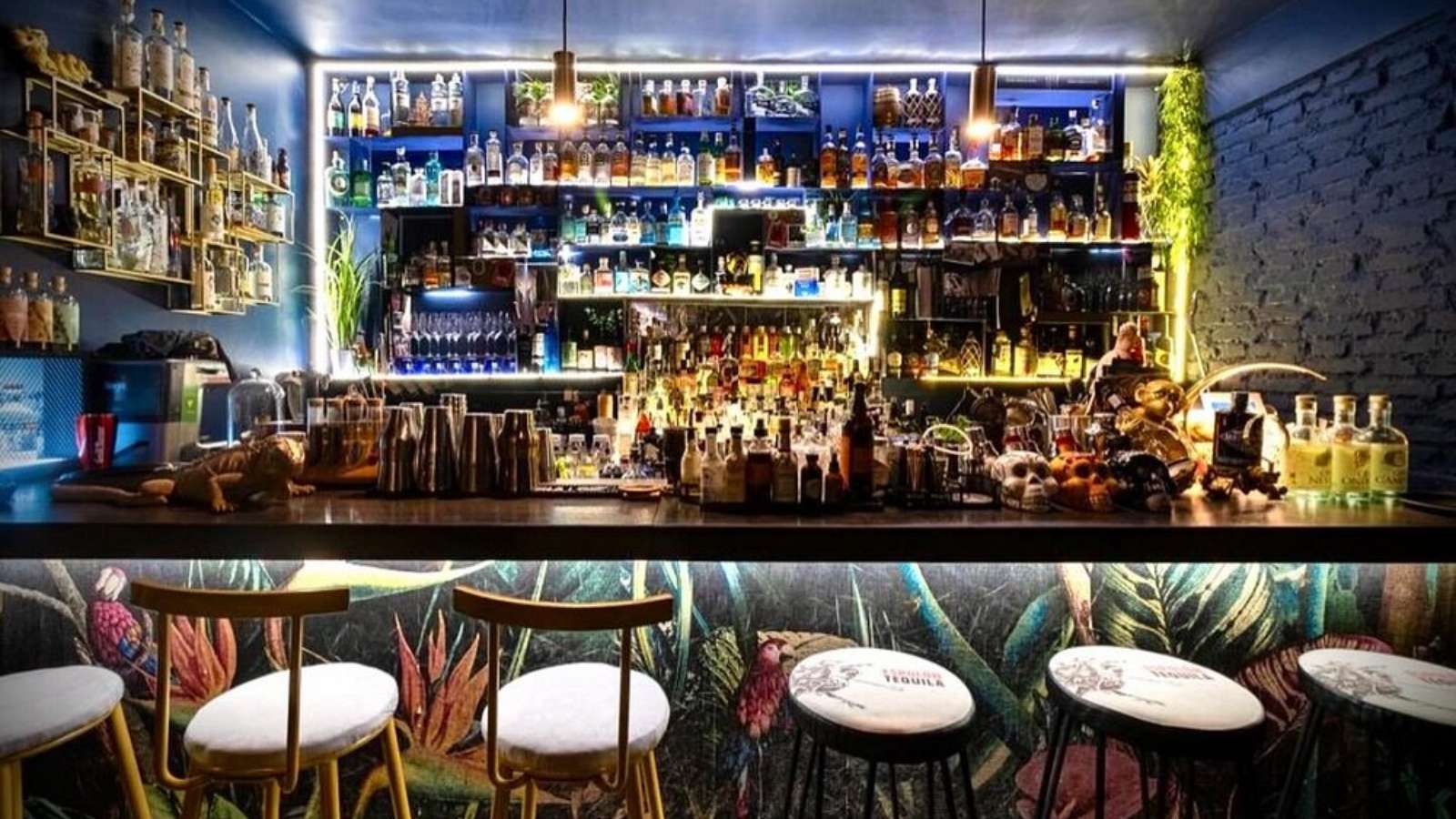 bar