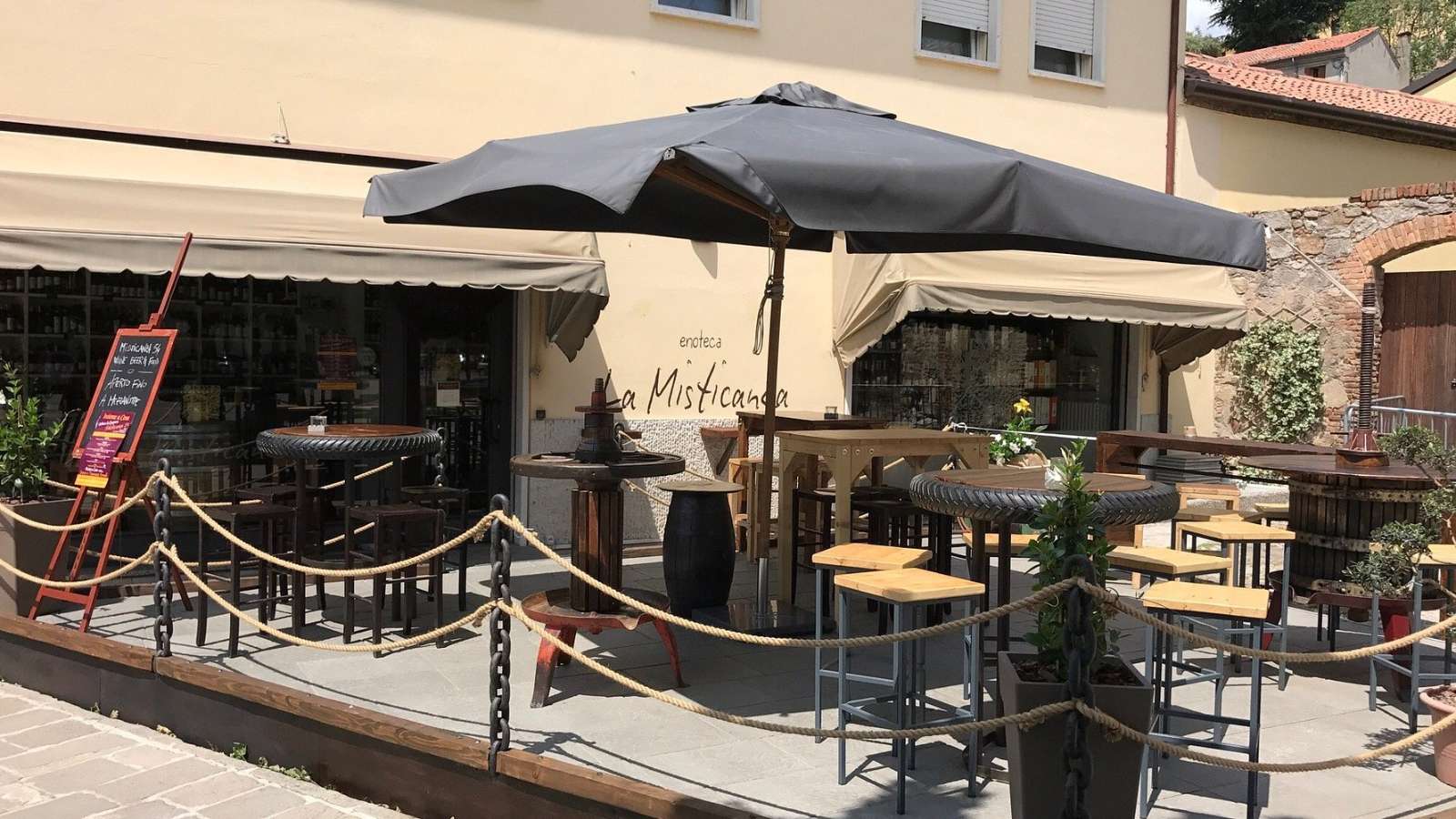 bar