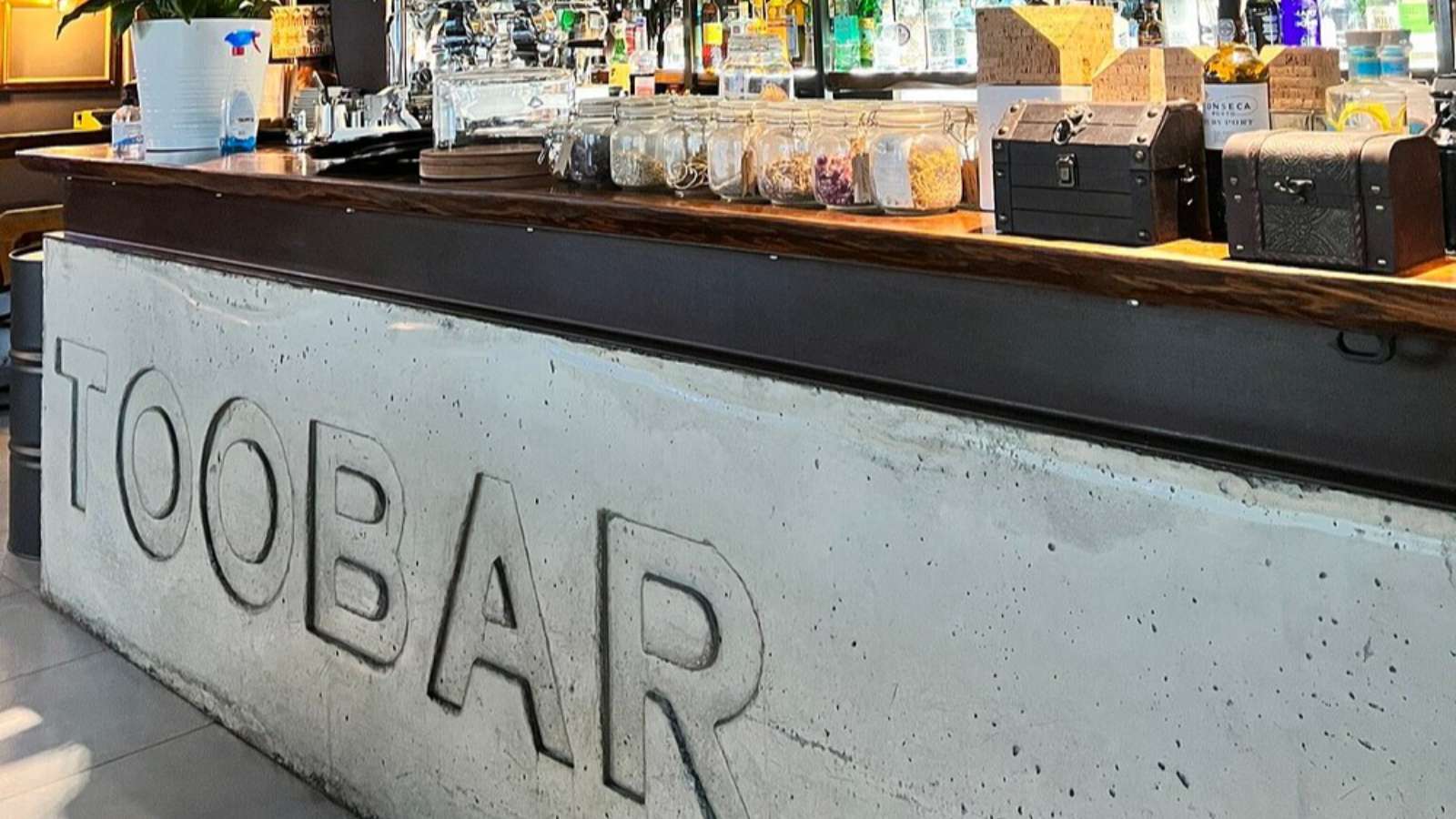 bar