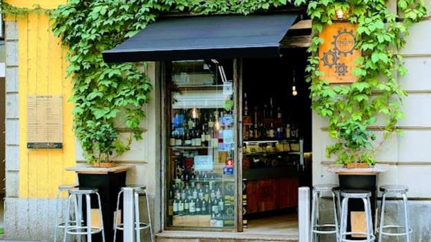 bar