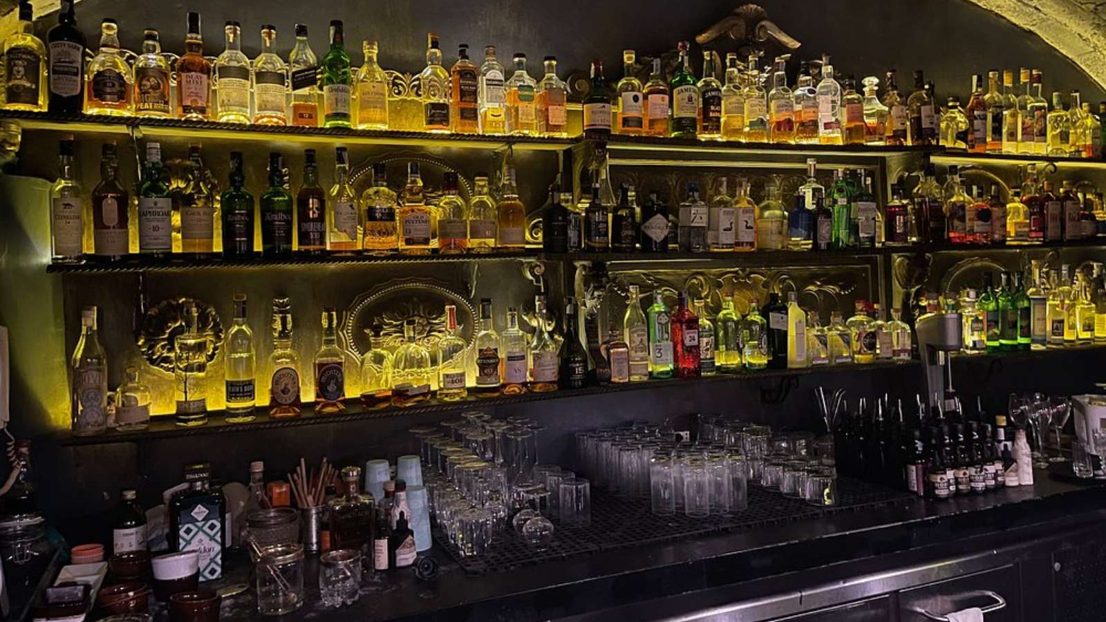 bar