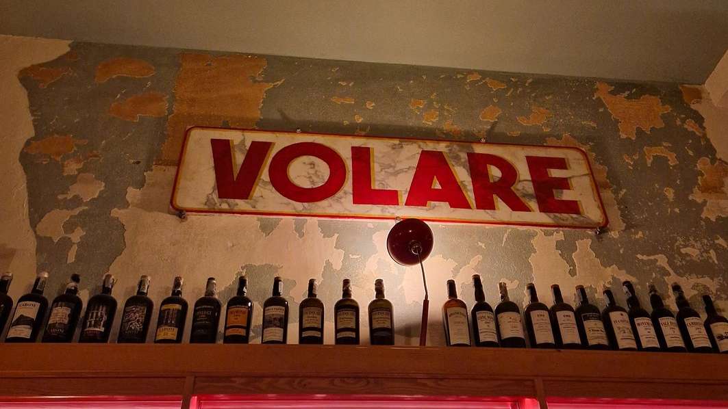 bar