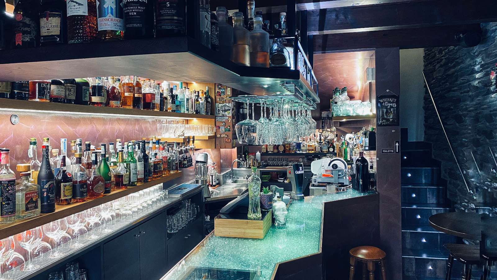 bar